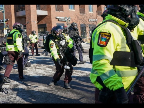 Nyt, video sembrano contraddire governo su uomo ucciso a Minneapolis