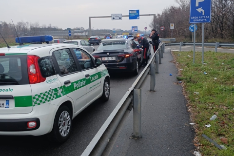 Malpensa, “aspettoni” multati: 87 euro e 2 punti patente