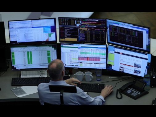 Borsa: l'Europa chiude in ordine sparso, sguardo verso gli Stati Uniti