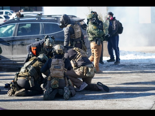 Cnn, due gli agenti federali che hanno sparato a Pretti a Minneapolis