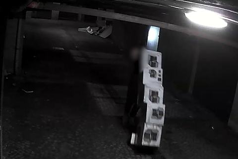 Rubano 200 friggitrici ad aria: due arresti