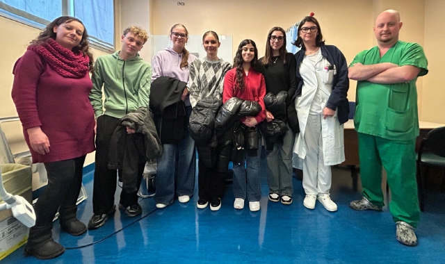 Studenti in reparto a lezione di sanità