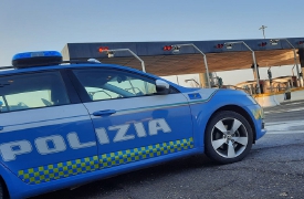 Spacciatori tentano la fuga in A8: arrestati