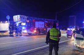 Alberi pericolanti: strada chiusa e intervento dei vigili del fuoco a Somma