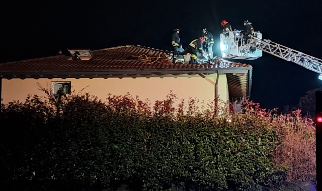 Gavirate, mezzanotte di fuoco