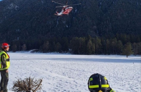 Ciaspolatore sfinito dalla fatica, soccorso dal “Drago”