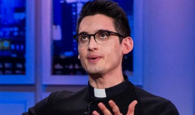 Don Ravagnani lascia il sacerdozio