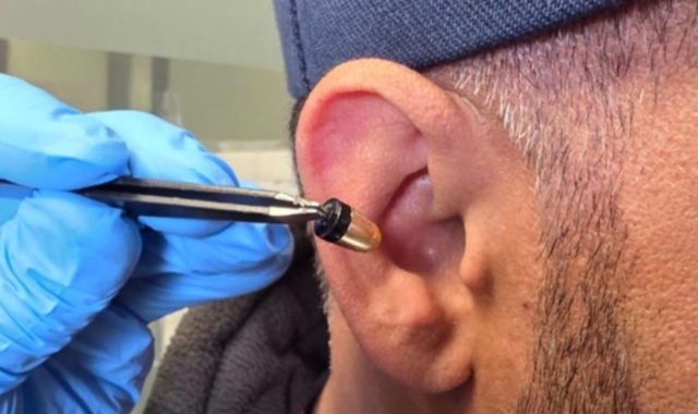 All’esame per la patente con l’auricolare: finisce all’ospedale