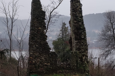 Crolla la torre, la Vergine tra i detriti