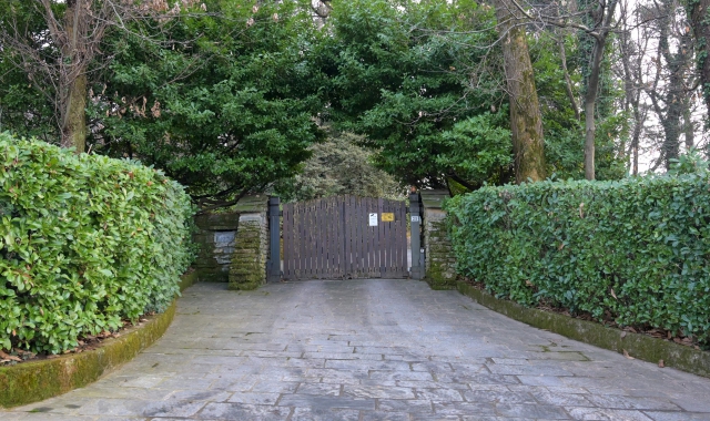 La proprietà acquistata per creare una struttura di recupero della Fondazione di Laura e Alberto Genovese. Quest’ultimo, qui a destra, sta scontando la condanna a 7 anni e 11 mesi per aver drogato e stuprato alcune ragazze nel superattico con piscina a sf