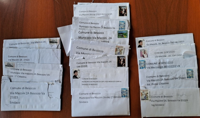 Le quindici lettere ricevute dal sindaco espongono problemi sul suo operato