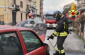 Auto in fiamme a Samarate