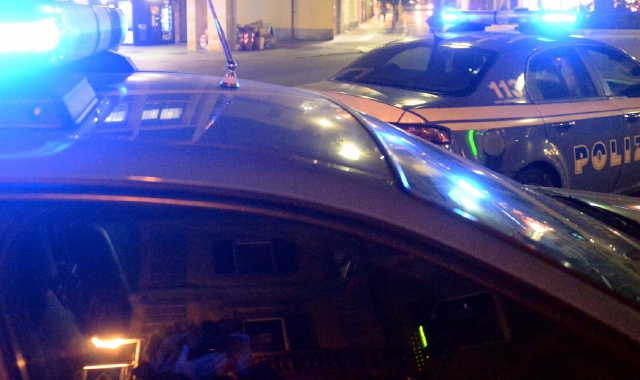 Calci, pugni e testate alla compagna: lei grave, lui arrestato