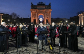 Dieci religioni sotto il braciere olimpico con il coro del liceo Malipiero