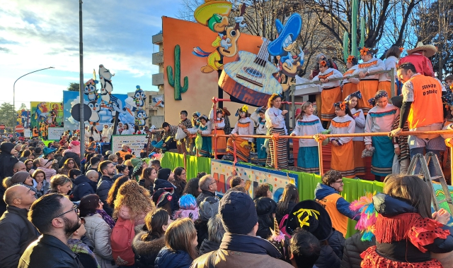 Una delle passate edizioni del Carnevale di Cassano Magnago (foto Archivio)