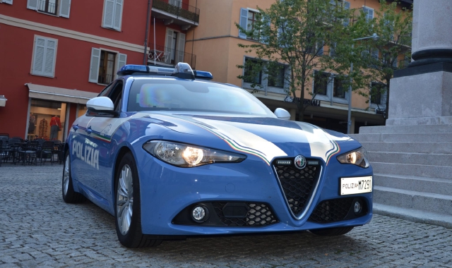 Ubriaco aggredisce i poliziotti: arrestato