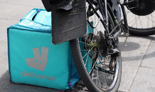 Rider in protesta: martedì mobilitazione davanti a Deliveroo