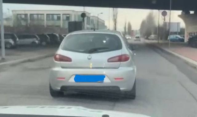 Fugge all’alt della Polizia locale. Ferisce un agente e viene arrrestato