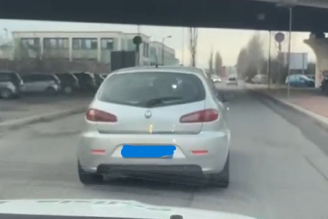 Fugge all’alt della Polizia locale. Ferisce un agente e viene arrrestato