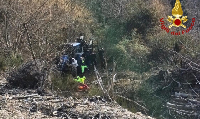 Cade dal trattore, arriva l’elicottero