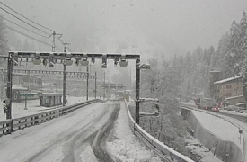 Valanga, treno con 80 persone deraglia: ci sono feriti