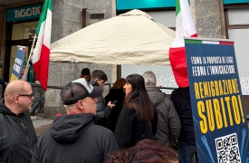 Remigrazione, raccolte 186 firma in piazza a Gallarate