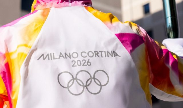 Tuta olimpica venduta online: scatta la rivolta