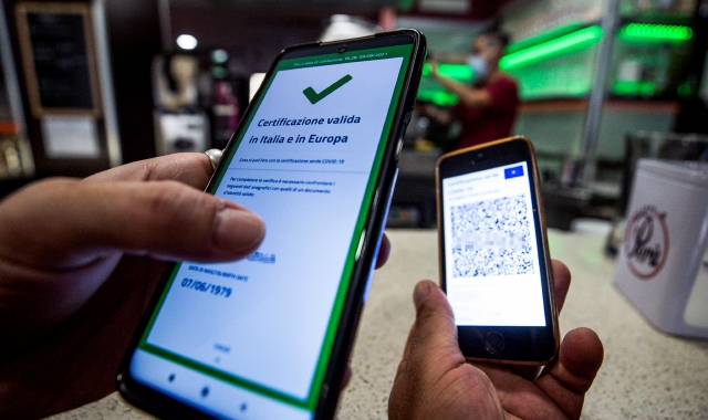 Falsi certificati per il green pass: tutti assolti