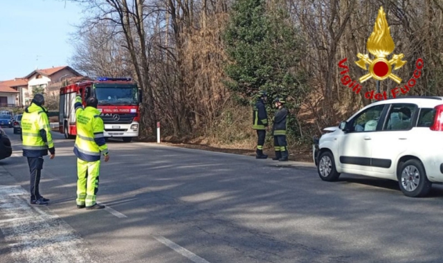 L’intervento dei soccorritori per l’incidente a Jerago con Orago