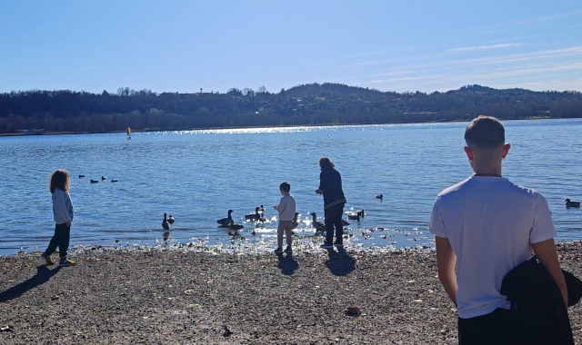Alla Schiranna vestiti già come in primavera