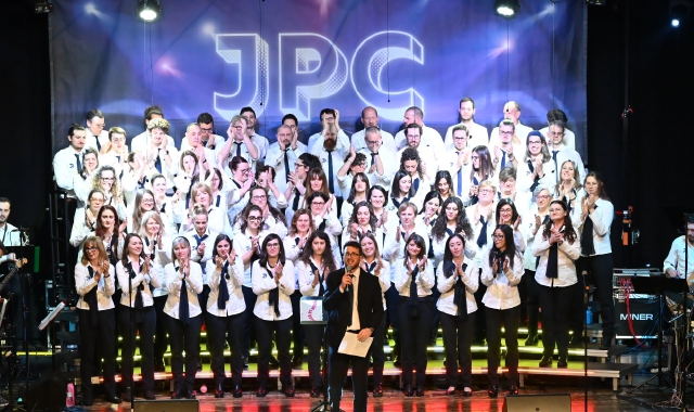 Il concerto benefico del JPC - John Paul II Choir di Albizzate al teatro Condominio di Gallarate (foto Angelo Puricelli)