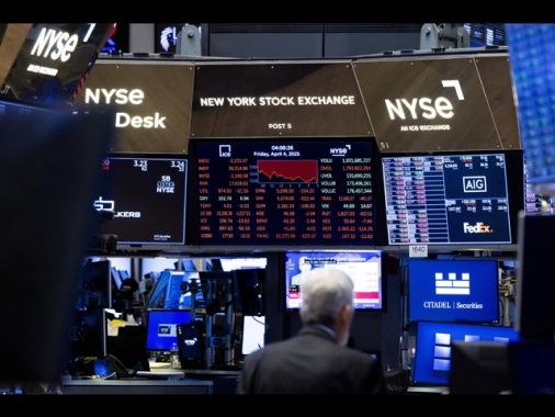 Confusione sui dazi e Wall Street peggiora, Dj -1,06%, Nasdaq -0,65%