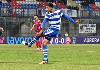 Cori razzisti contro Schirò della Pro patria: Brescia sanzionato