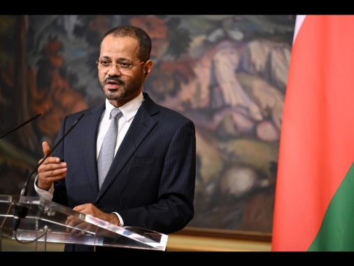 Oman, 'Iran ha accettato di smantellare le scorte di uranio arricchito'