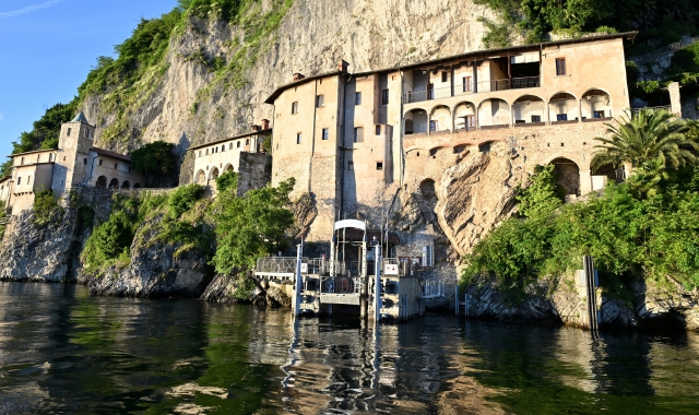 Il gruppo di lavoro degli enti che ieri in Provincia ha lanciato il progetto. In alto, Santa Caterina del Sasso