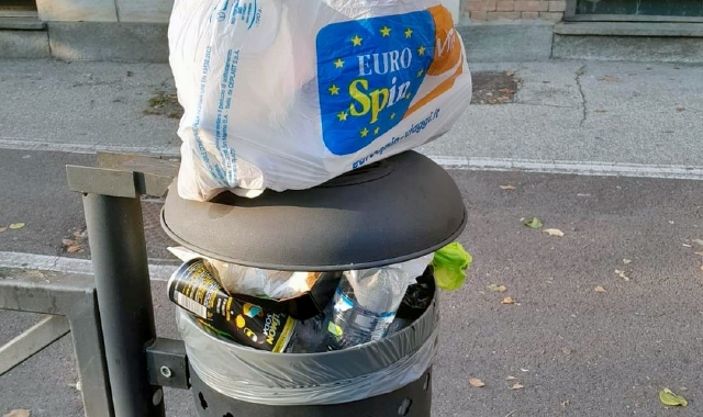 Abbandonano rifiuti: dieci nei guai a Besozzo