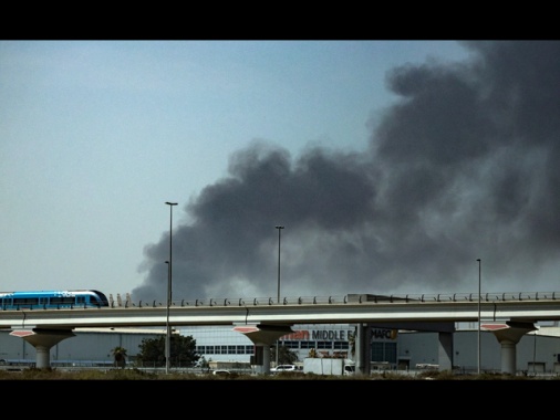 Cnn, a fuoco consolato Usa a Dubai, colpito da sospetto drone iraniano