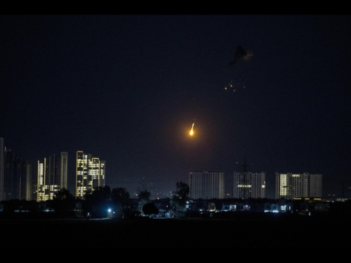 Baghdad, droni contro l'aeroporto e giacimenti petroliferi a Bassora
