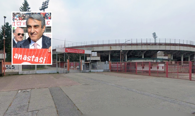 L’ingresso dello stadio Franco Ossola di Varese. Nel riquadro, Pietro Anastasi
