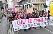 Varese, corteo 8 marzo: «Parità salariale e basta violenza»