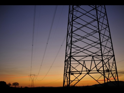 Linee guida per ridurre tasse in bolletta e mini reattori nucleari, oggi il piano Ue