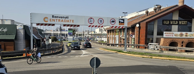 Tradate, la vittima grida: ladre in fuga