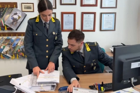 Curriculum truccato, due sotto accusa