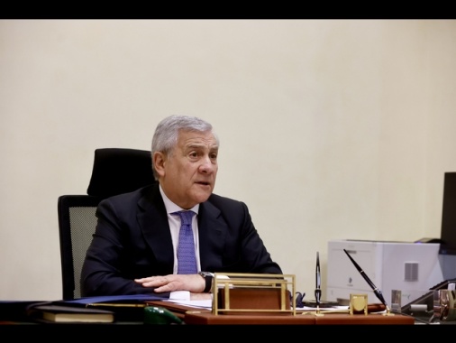 Tajani, le sanzioni a Mosca vanno assolutamente mantenute