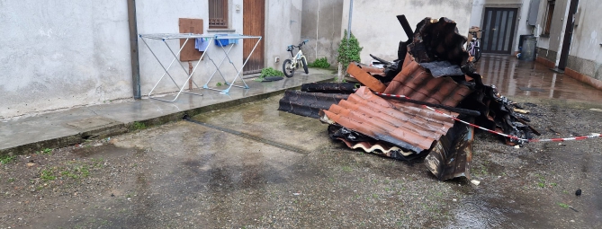 Tg Prealpina: tetto in fiamme, cinque evacuati