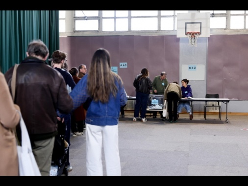 Exit poll per Parigi, in testa l'erede di Hidalgo contro Rachida Dati