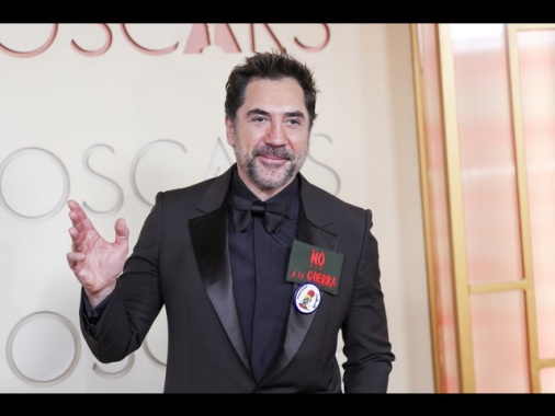 Bardem sul red carpet con la scritta No a la guerra' e una spilletta per la Palestina