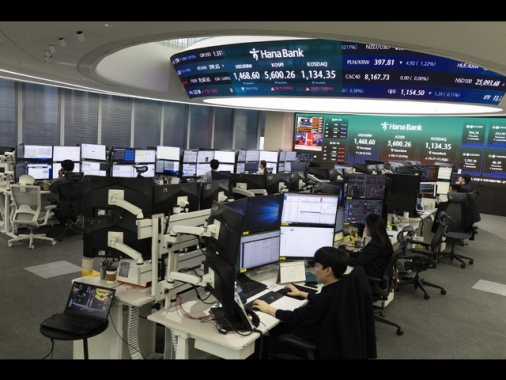 Borsa: l'Asia chiude incerta con la guerra in Medio Oriente