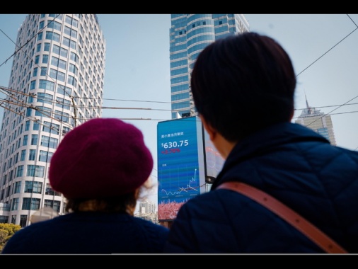 Borsa: Cina contrastata nelle prime battute, Shanghai piatta e Shenzhen -0,13%