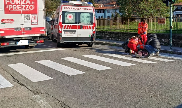 Investito sulle strisce pedonali a Cocquio